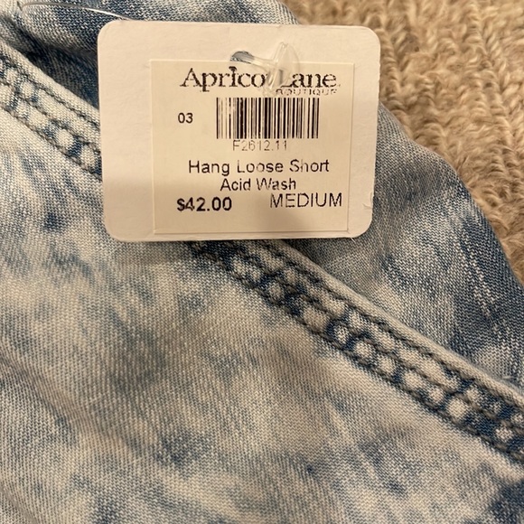 Acid washer jean shorts.  Thread and Supply.  Women’s size medium. - Picture 3 of 6